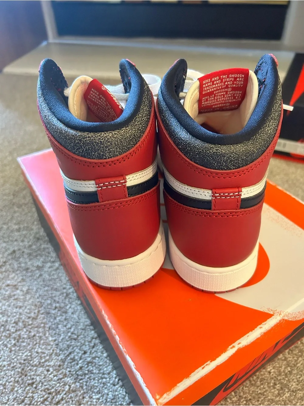 Nike Air Jordan Retro High Varsity Red/Black-Sail-Muslin size 7Y